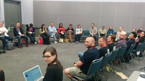 a packed room at DrupalCon Los Angeles for the Drupal 4 Libraries BoF